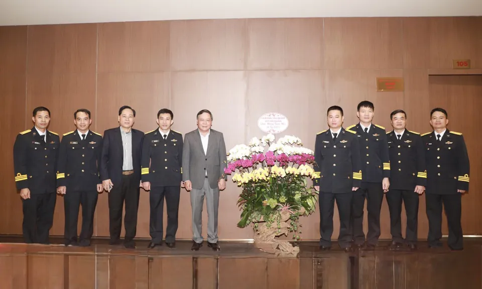 Lãnh đạo Thành phố Hà Nội tiếp Đoàn công tác Lữ đoàn tàu ngầm 189 Hải quân