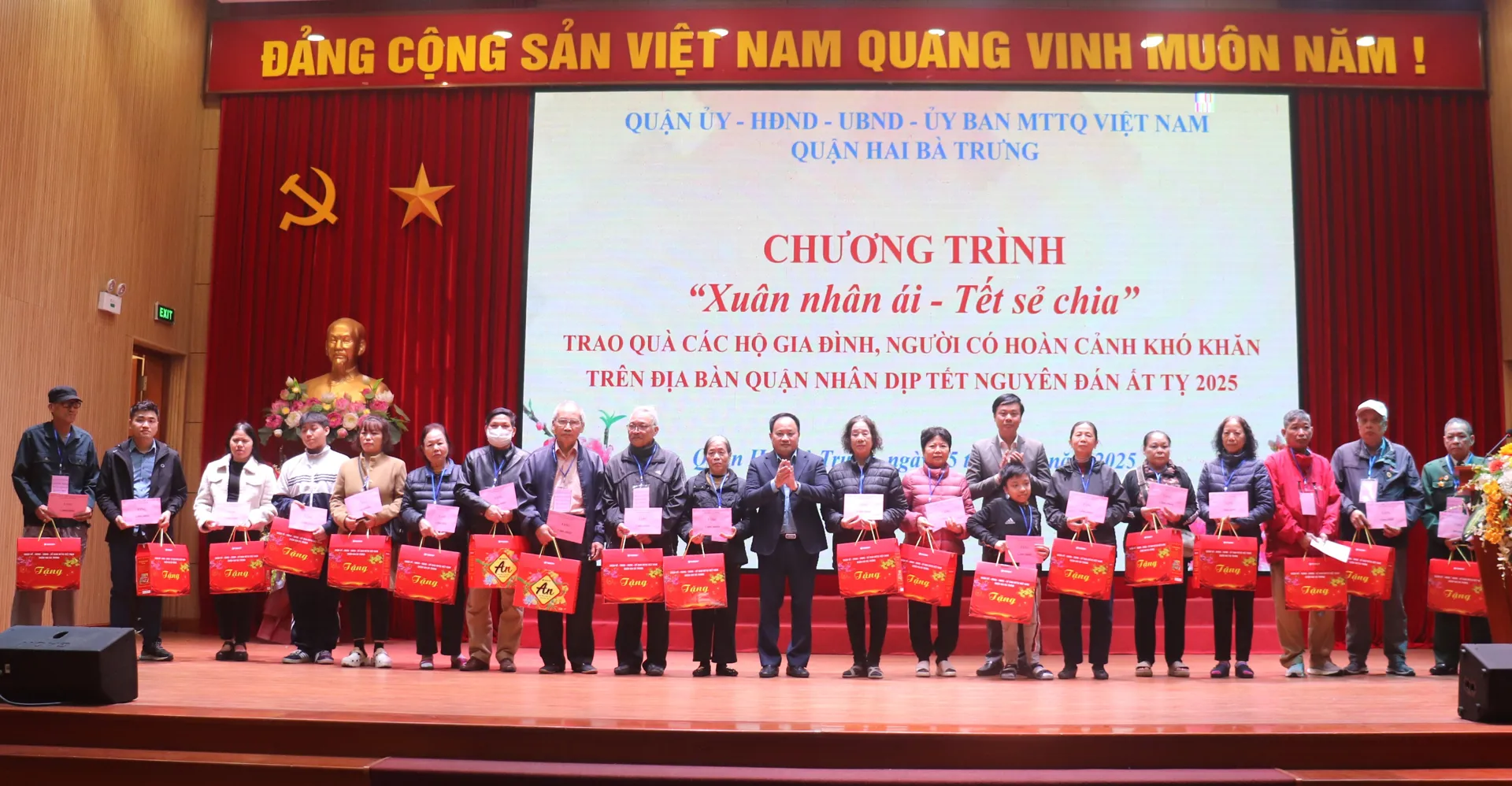 Quận Hai Bà Trưng: "Xuân nhân ái, Tết sẻ chia" đến với hơn 3.300 hộ khó khăn