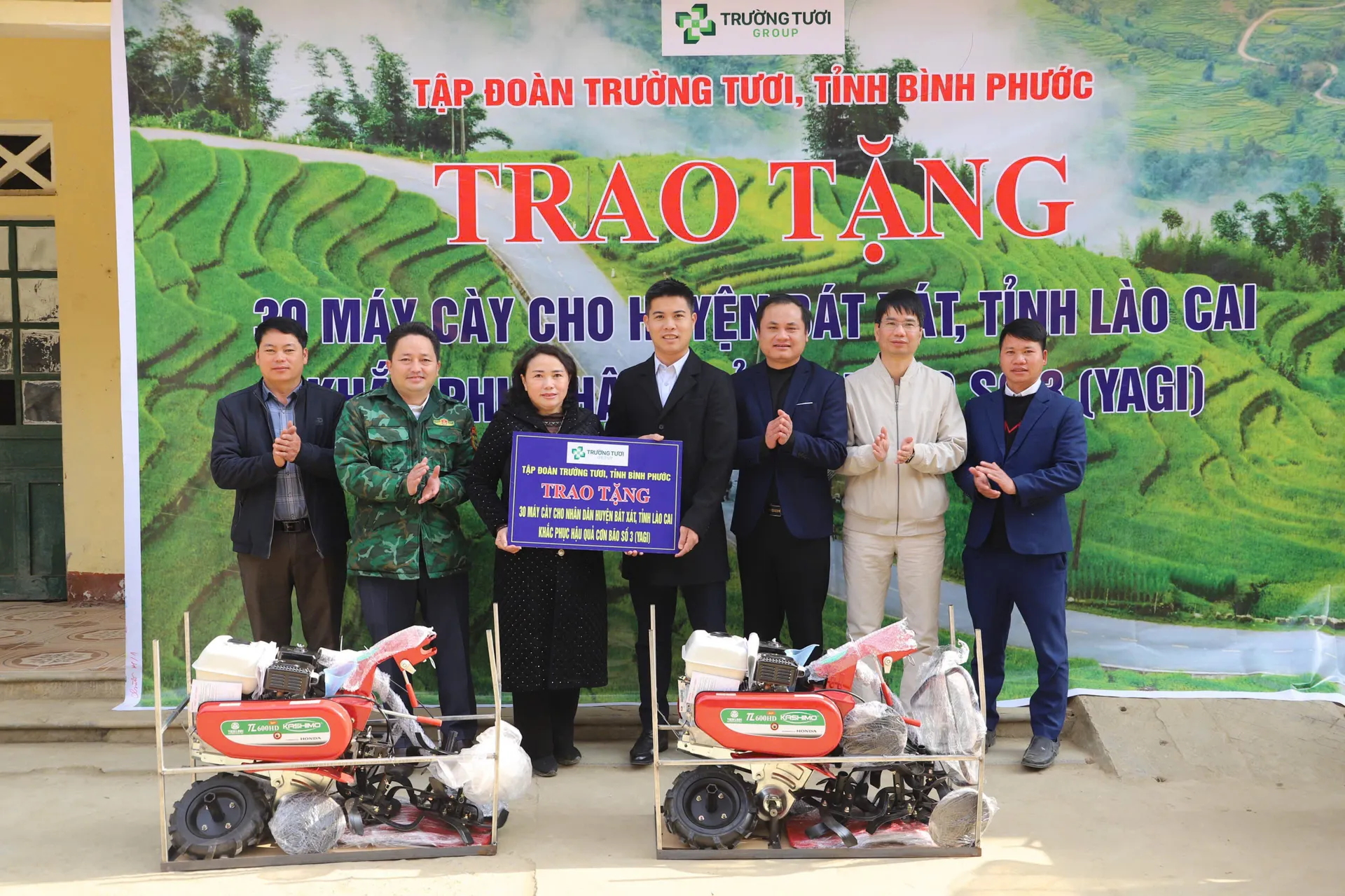 Tập đoàn Trường Tươi tặng 30 máy nông nghiệp giúp nông dân khôi phục sản xuất