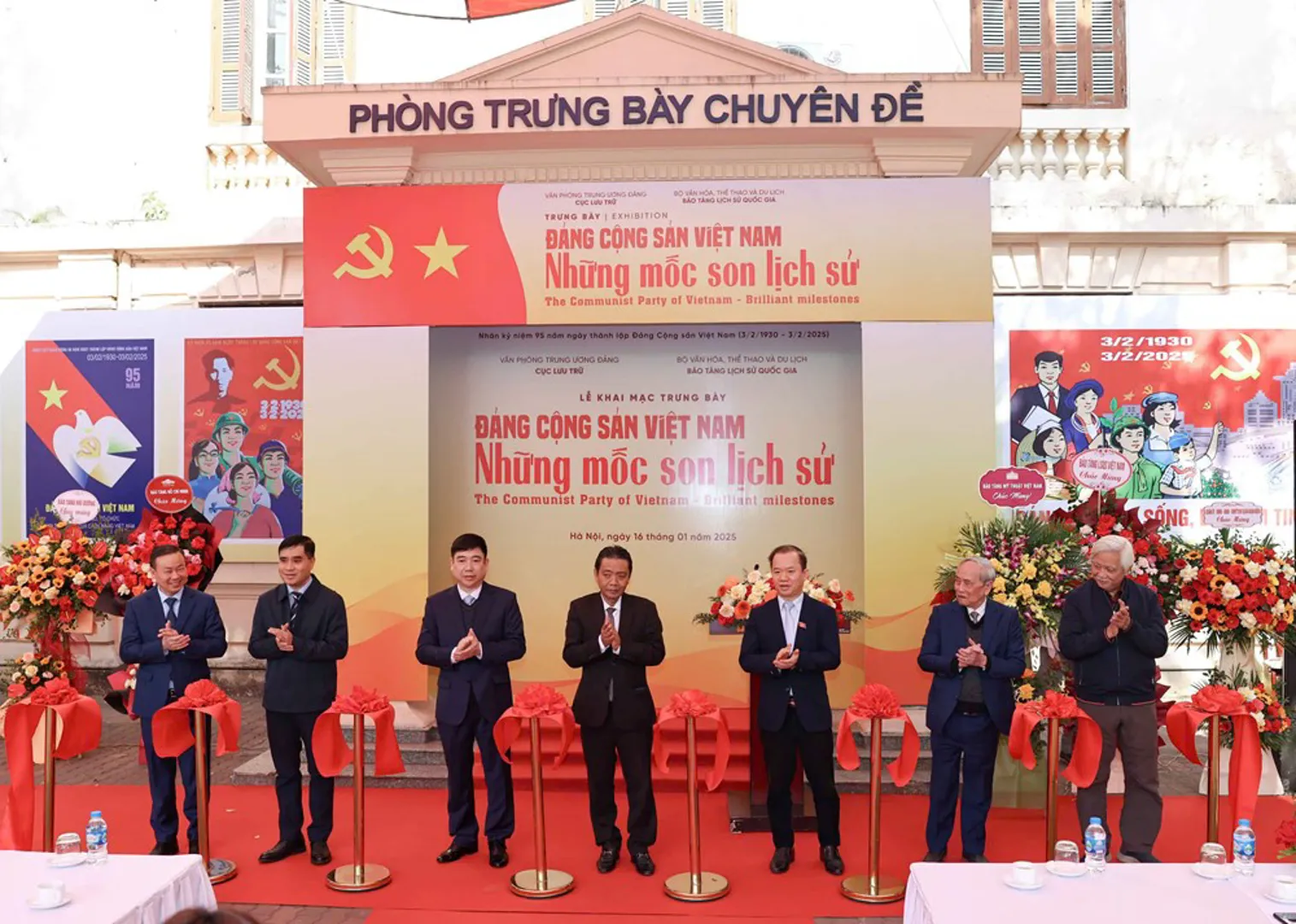 Trưng bày “Đảng Cộng sản Việt Nam - Những mốc son lịch sử”