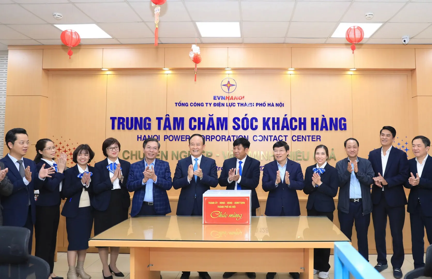 Chủ tịch HĐND Thành phố Hà Nội Nguyễn Ngọc Tuấn chúc Tết các đơn vị điện lực