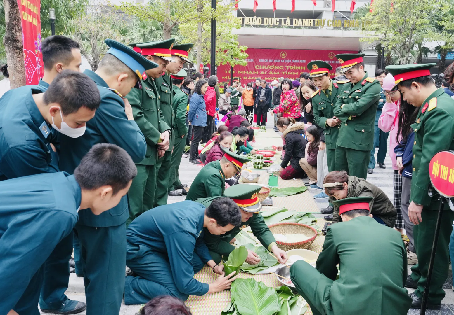 Tết nhân ái, thắm tình quân dân ở quận Thanh Xuân