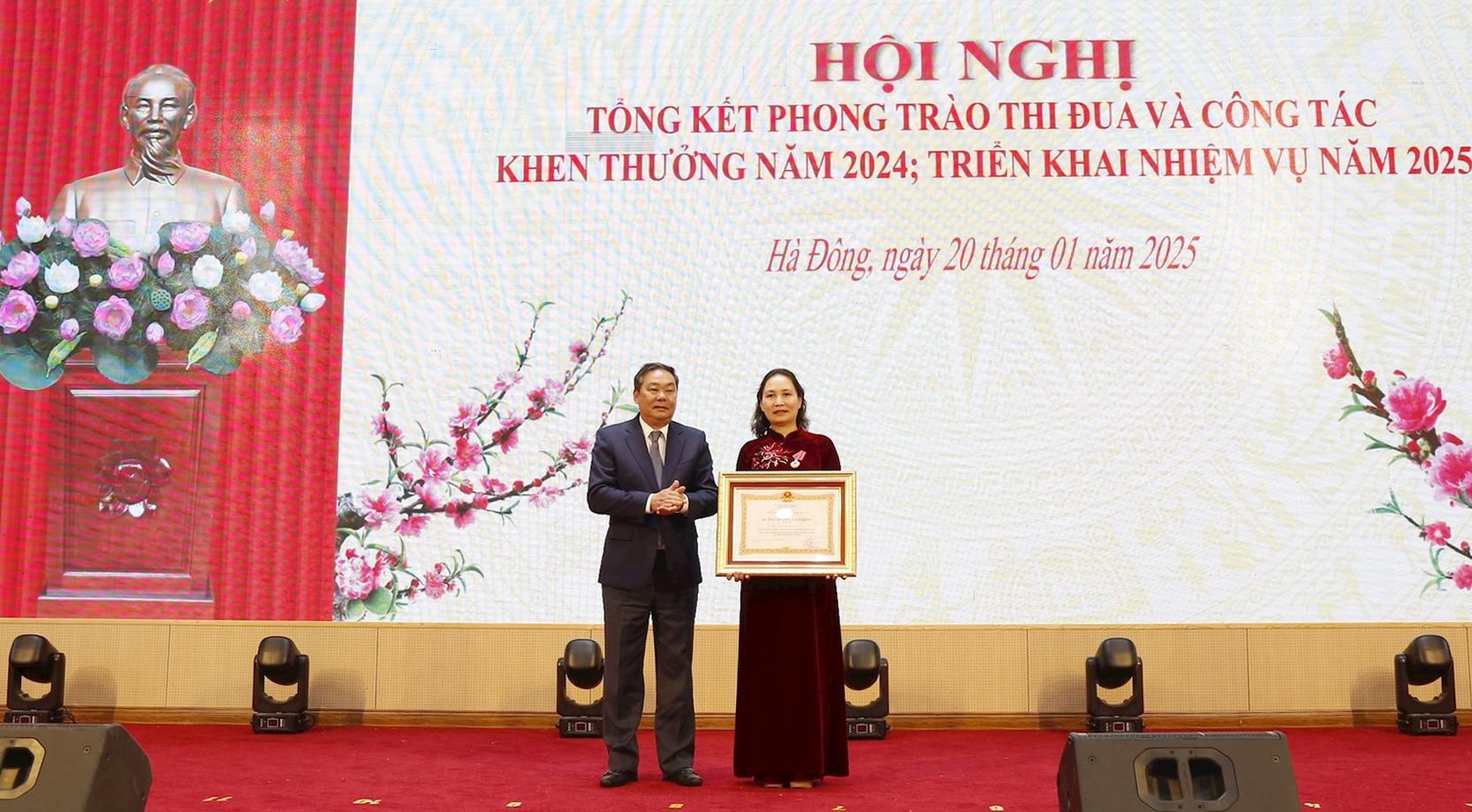 Hà Đông: Khen thưởng nhiều tập thể, cá nhân trong phong trào thi đua năm 2024