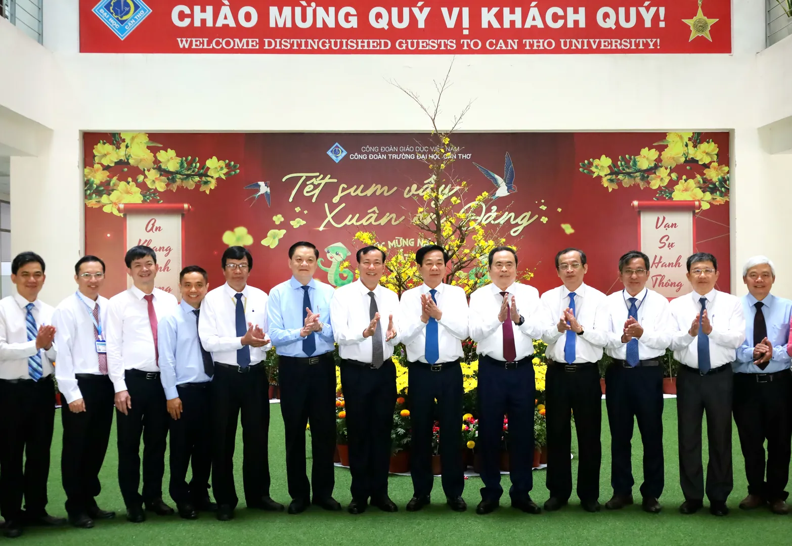 Chủ tịch Quốc hội thăm, làm việc với các cơ sở giáo dục tại Cần Thơ