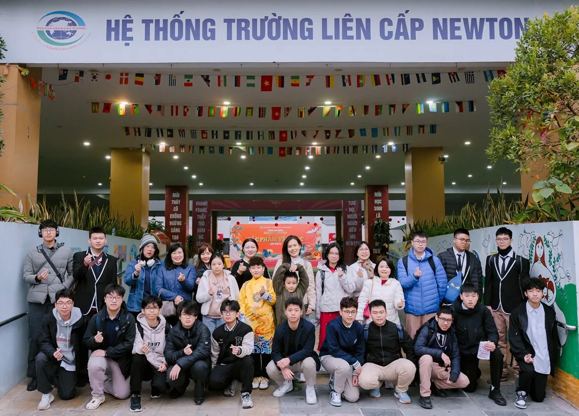 Học sinh lớp 10G0 Newton mang Tết ấm đến với dân nghèo
