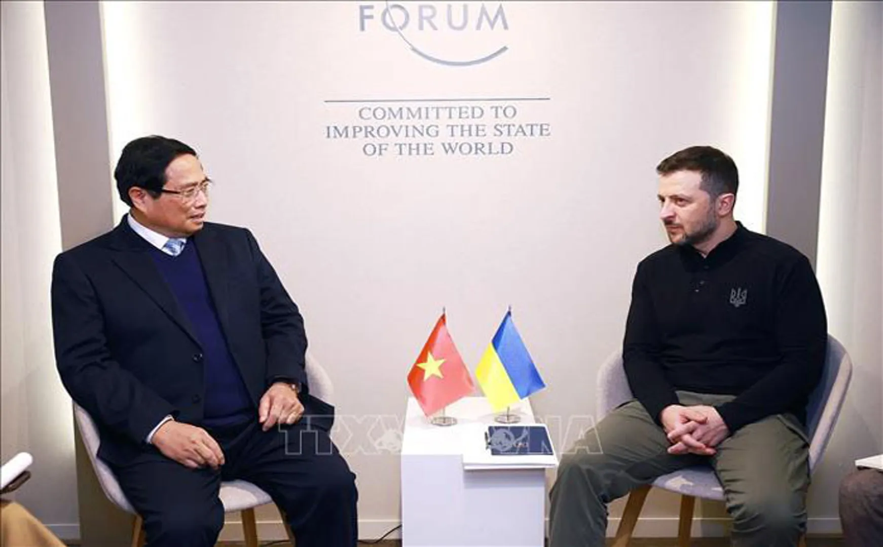 Thủ tướng Phạm Minh Chính gặp ngắn với Tổng thống Ukraine Volodymyr Zelensky