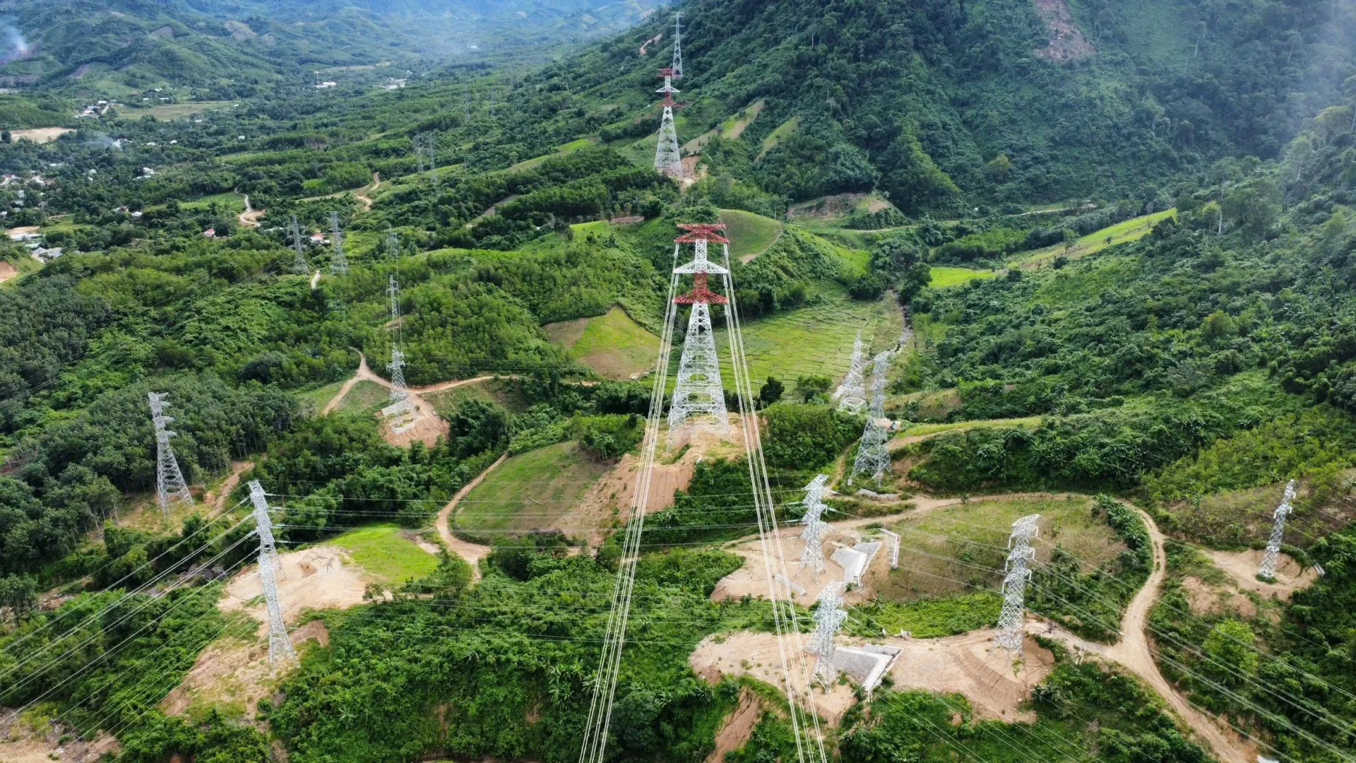 Đóng điện đường dây 500kV Monsoon – Thạnh Mỹ đoạn qua Việt Nam