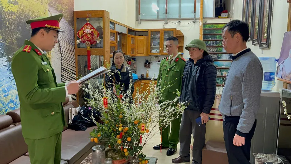 Thanh Hóa: bắt nhóm đối tượng "bảo kê" bán đào Tết