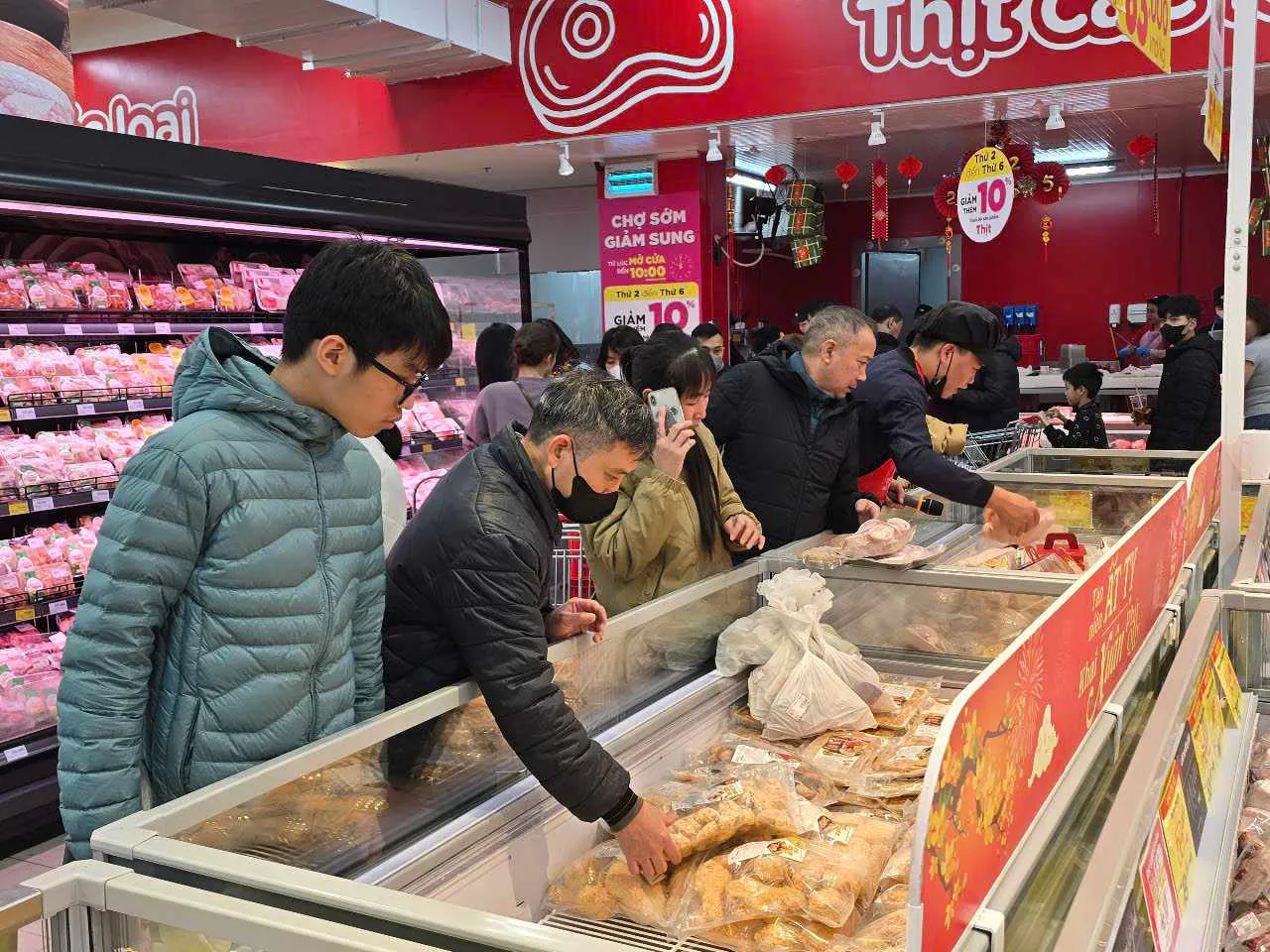 Giá các mặt hàng tiêu dùng ngày Mùng 1 Tết ổn định so với hôm trước