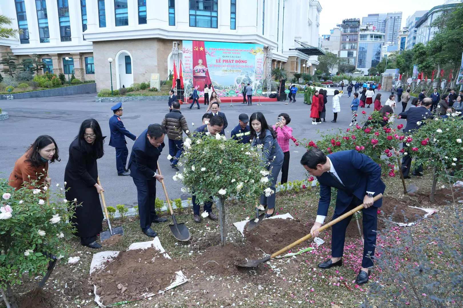 Cầu Giấy phát động Tết trồng cây năm 2025