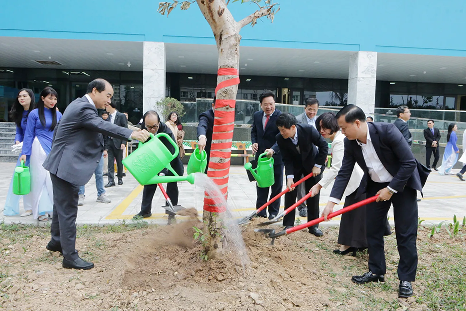 Ngành y tế Hà Nội phát động hưởng ứng Tết trồng cây Xuân Ất Tỵ 2025