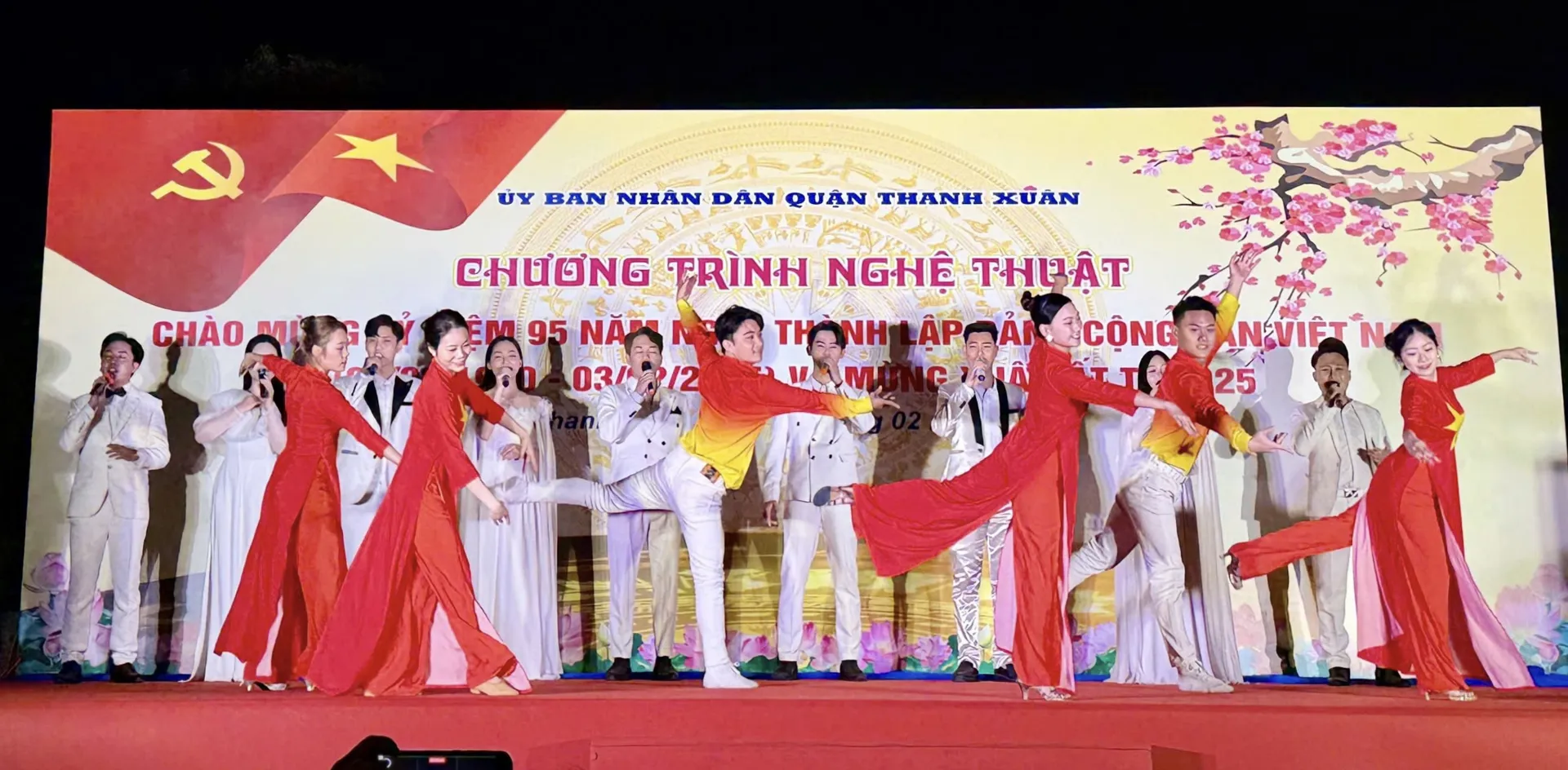 Biểu diễn nghệ thuật mừng Đảng, mừng Xuân tại quận Thanh Xuân