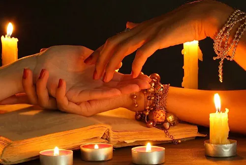 Thận trọng với "bẫy" xem bói "online" đầu năm