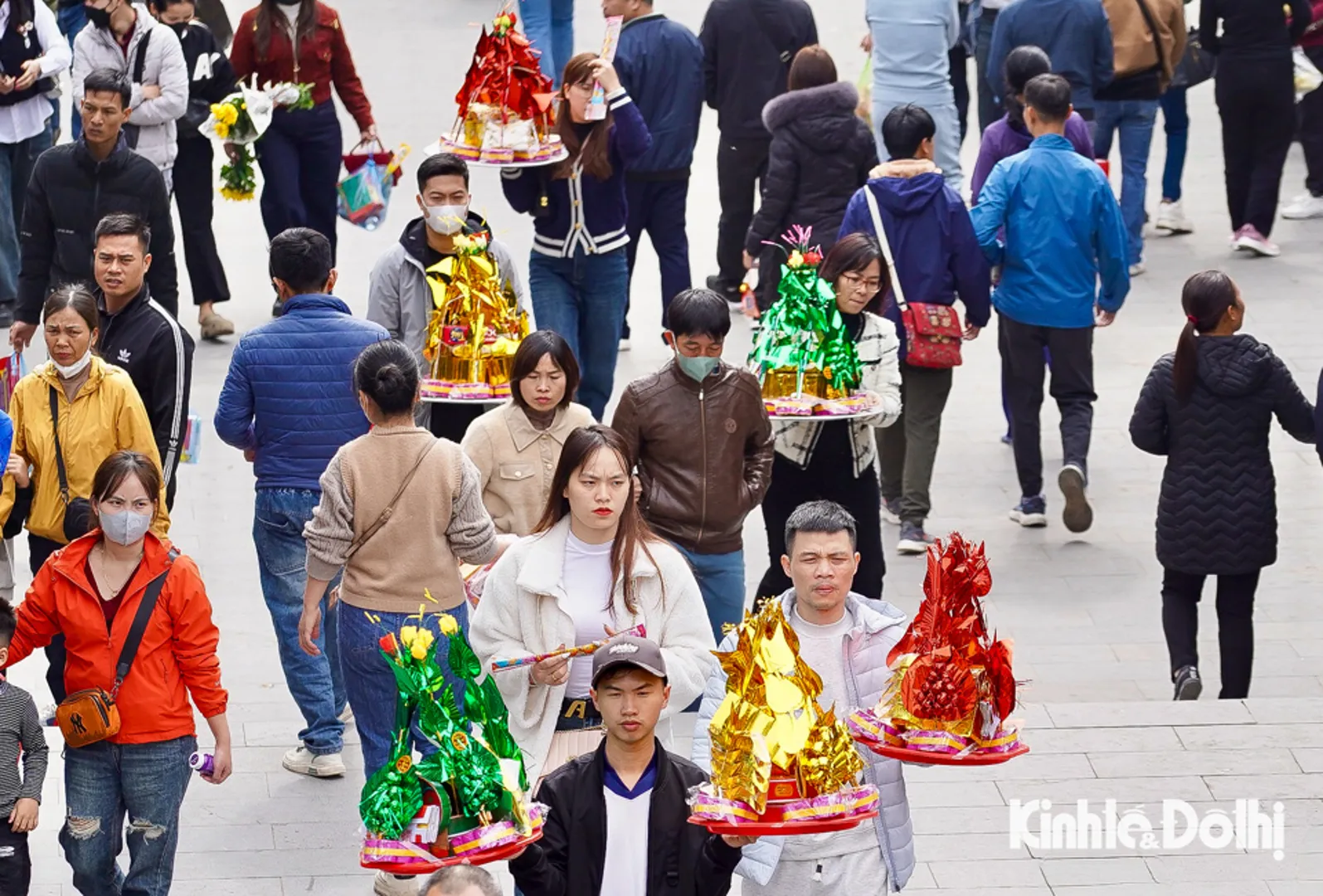 Thủ tướng yêu cầu không tổ chức du Xuân, chúc Tết trong giờ làm việc 