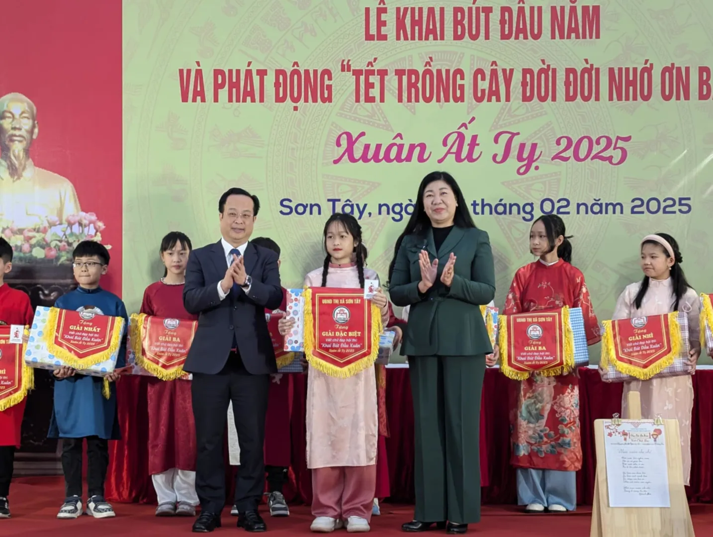 Sơn Tây khai bút đầu năm và phát động Tết trồng cây 