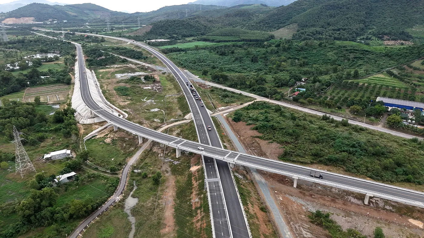 Thông xe cao tốc Vân Phong - Nha Trang vào ngày 30/4/2025