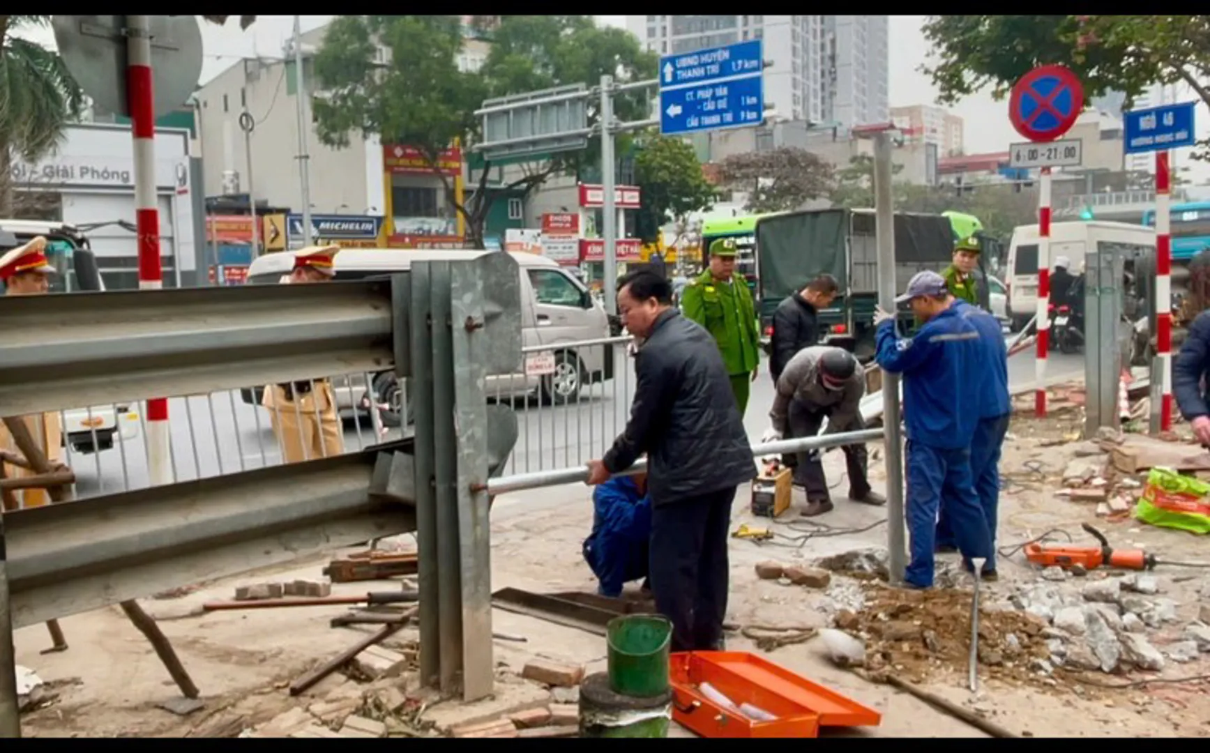 Đóng lối đi tự mở đường sắt, đừng để "mất bò mới lo làm chuồng"