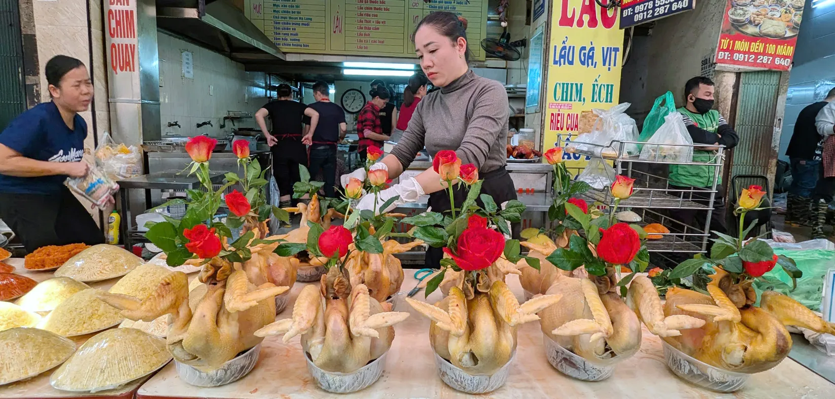 Hoa tươi, thực phẩm đồng loạt giảm giá dịp Rằm tháng Giêng