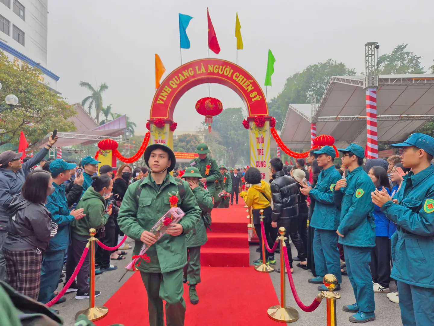 102 tân binh Quận Hai Bà Trưng lên đường thực hiện nghĩa vụ với Tổ quốc