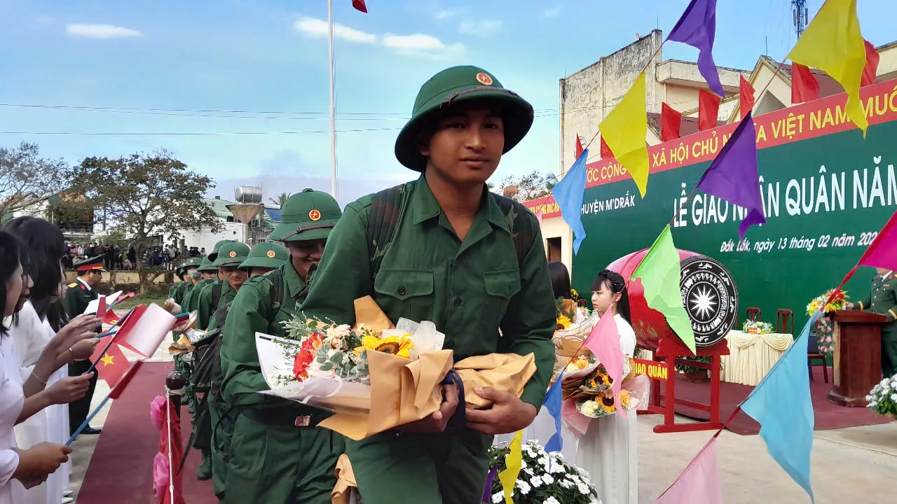 Thanh niên các tỉnh Tây Nguyên hăng hái lên đường nhập ngũ