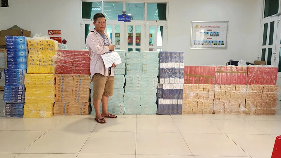 Công an bắt giữ 3 người vận chuyển hơn 40.000 gói thuốc lá lậu