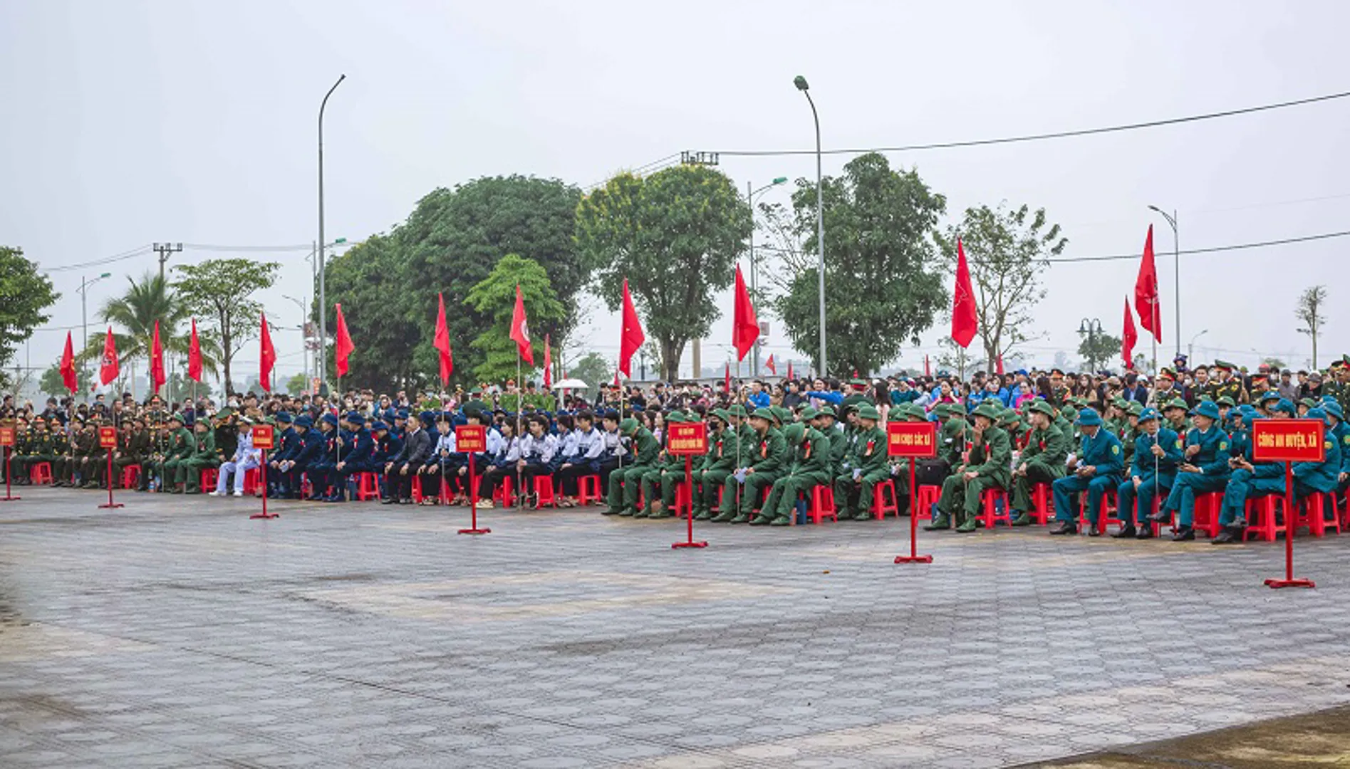 Quảng Bình: Tân binh háo hức lên đường thực hiện nghĩa vụ quân sự