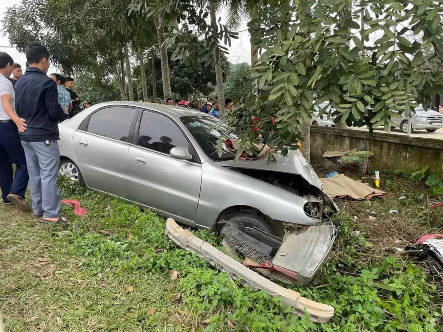 Tai nạn giao thông mới nhất 15/2/2025: ôtô mất lái tông hai bà cháu tử vong