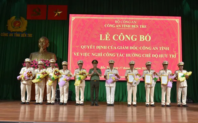 25 lãnh đạo cấp phòng Công an Bến Tre xin nghỉ hưu trước tuổi