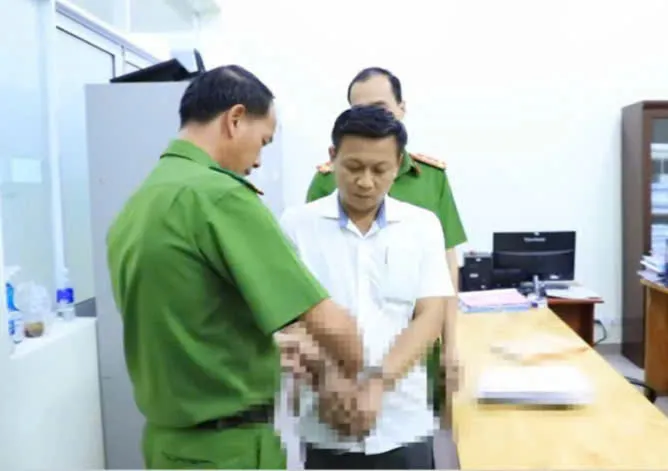 Bắt cán bộ địa chính phường Phước Tân do bảo kê xây dựng trái phép