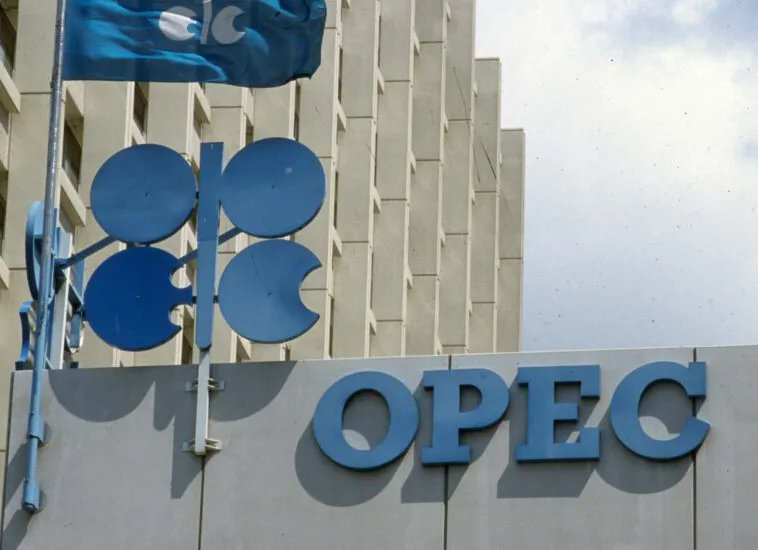 OPEC+ bác bỏ khả năng trì hoãn việc nới lỏng cắt giảm sản lượng