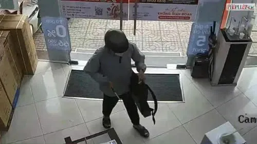 Vì sao nam sinh viên 22 tuổi cướp hơn 152 triệu đồng tại cửa hàng FPT?