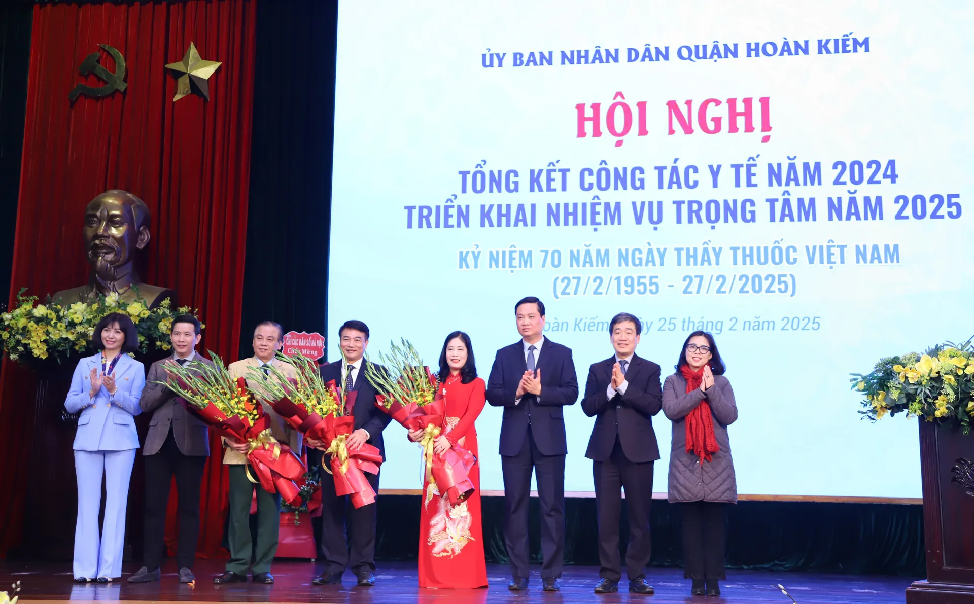 Ngành y tế Hoàn Kiếm thực hiện tốt sứ mệnh chăm sóc sức khỏe Nhân dân
