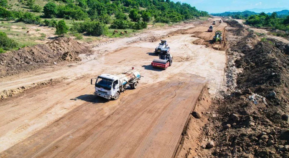 Quyết liệt cung ứng vật liệu san lấp cho dự án giao thông trọng điểm