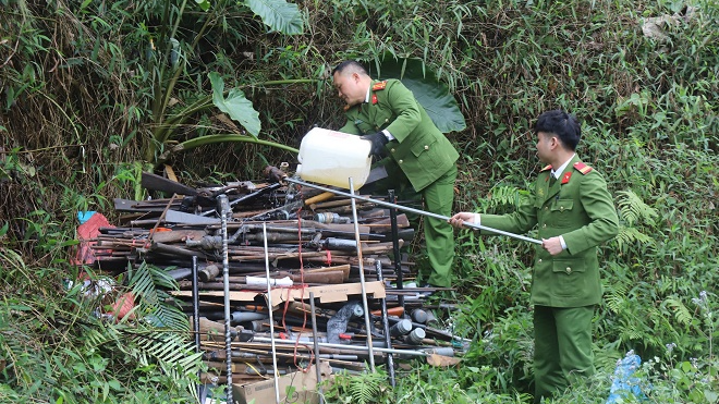 Hà Giang: tiêu huỷ hơn 300 khẩu súng cất giấu trái phép