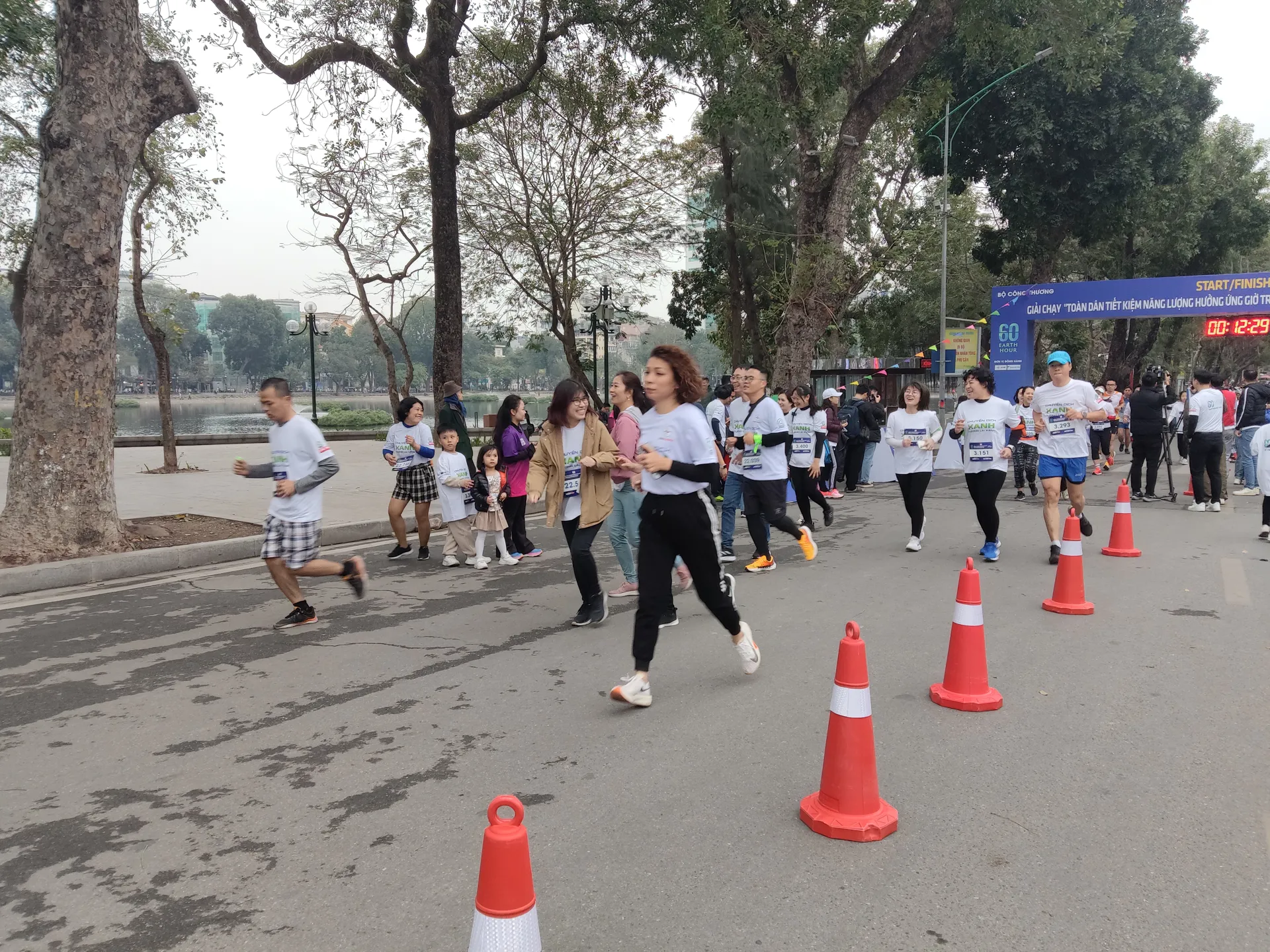 2.000 vận động viên chạy hưởng ứng Lễ phát động hưởng tiết kiệm năng lượng