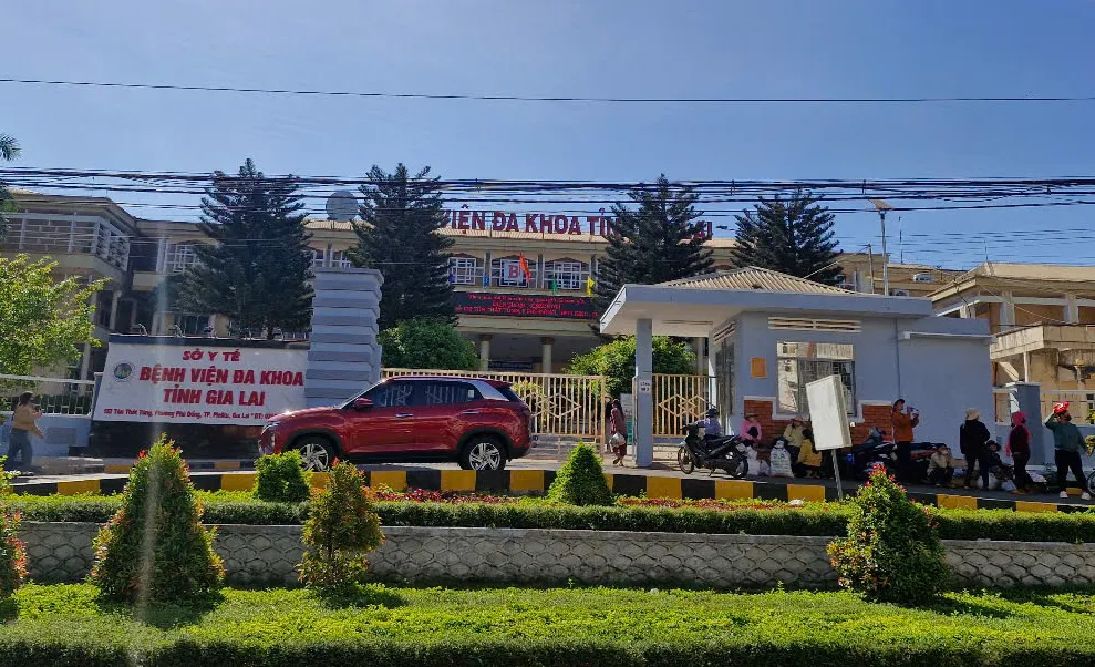 Gia Lai: cháu bé 8 tuổi chấn thương não do người tình của mẹ đánh nhầm