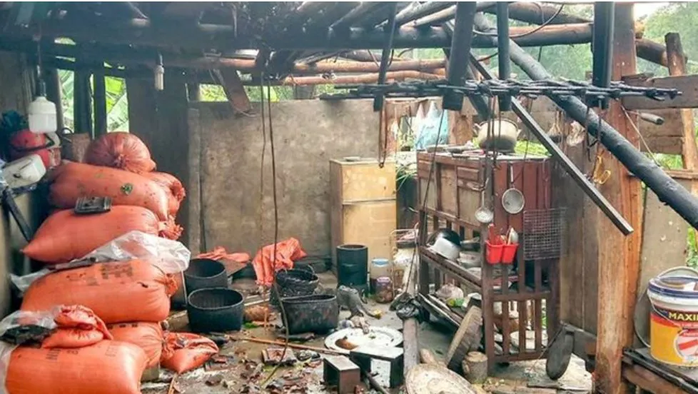Nhiều nhà dân ở Tuyên Quang tốc mái sau mưa dông bất thường