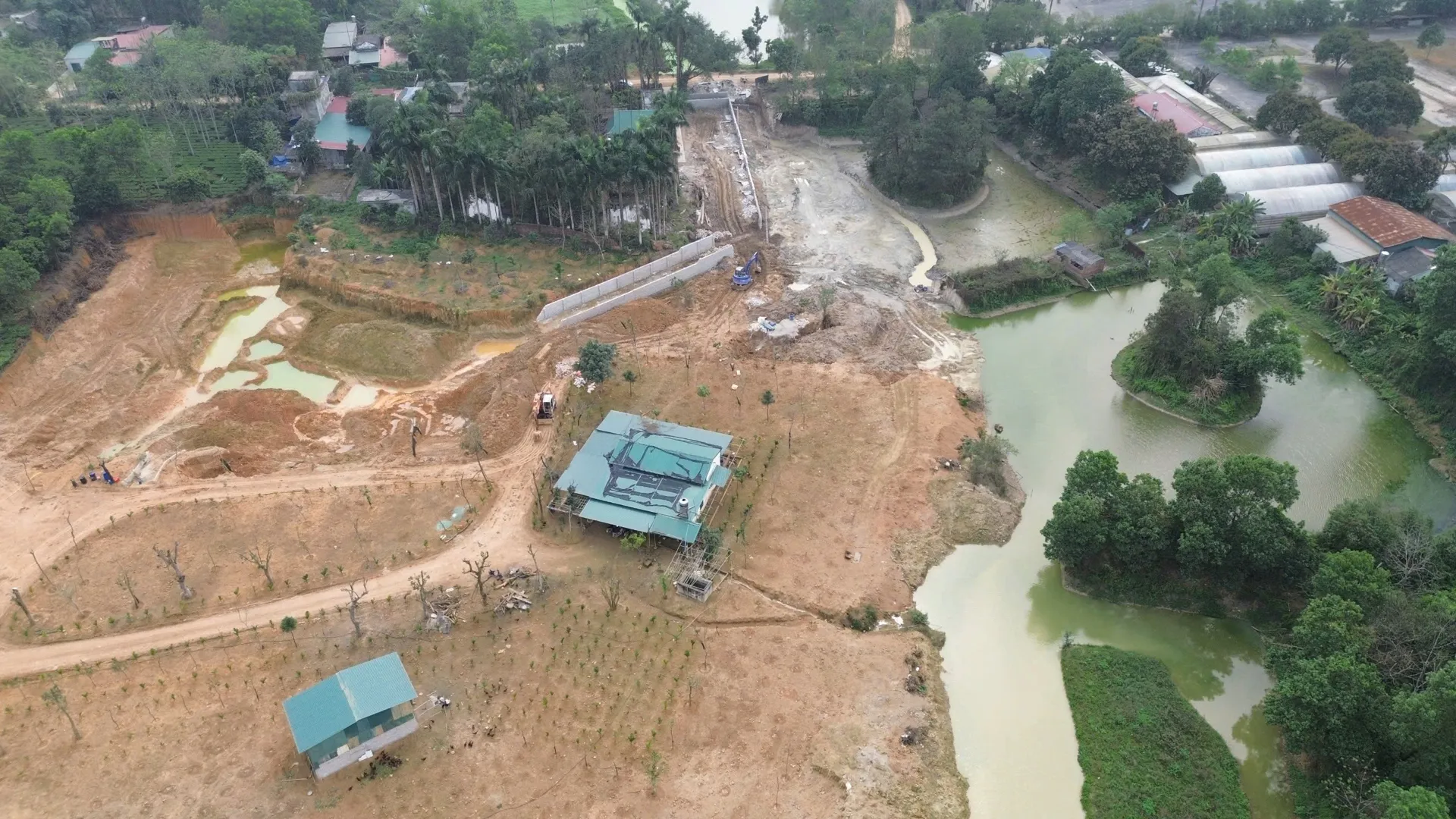 Xác định các hành vi chiếm đất, khai thác và hủy hoại đất ở Thạch Thất