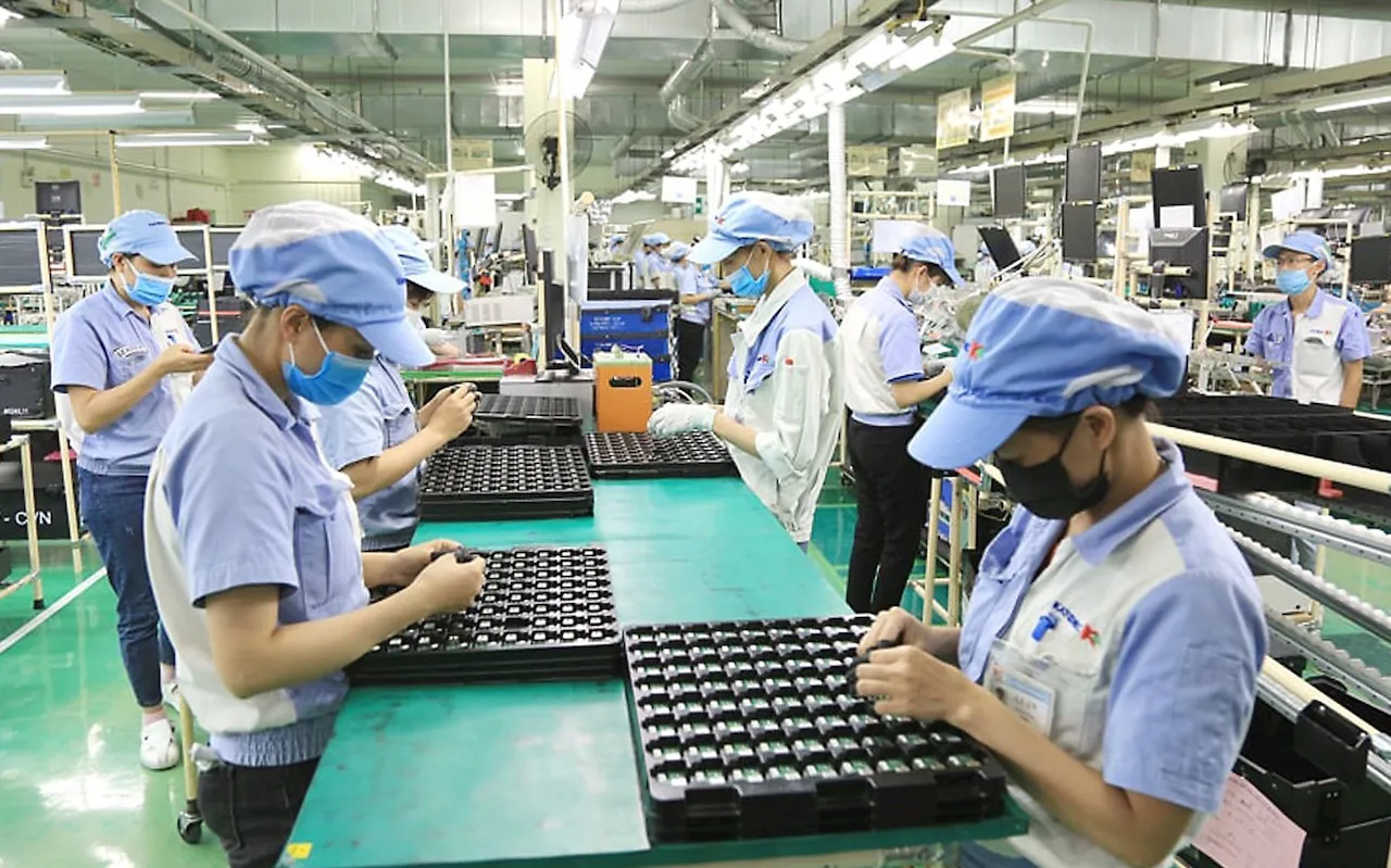 Vượt qua đại dịch, kinh tế Thủ đô tăng trưởng cao hơn bình quân cả nước