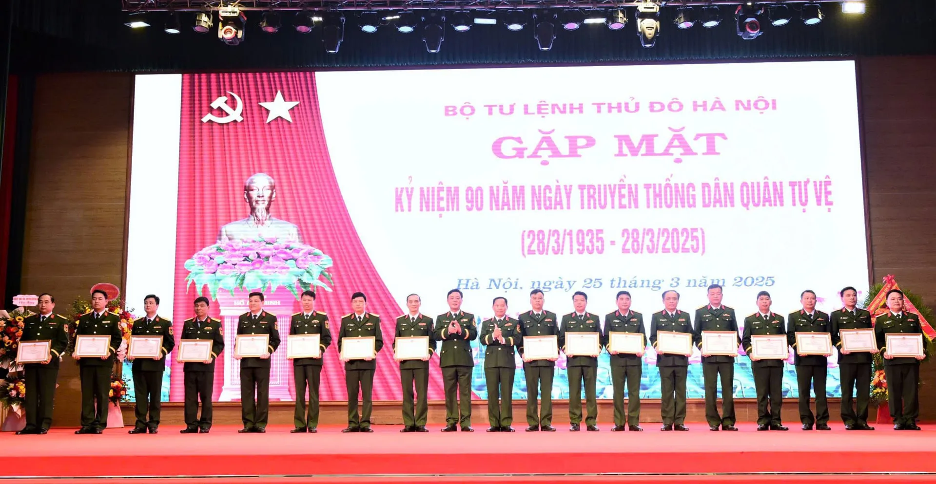 Xây dựng lực lượng dân quân tự vệ Thủ đô vững mạnh và rộng khắp