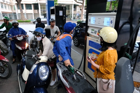 Đề xuất giảm 2% thuế VAT với xăng, dầu: Mũi tên trúng nhiều đích