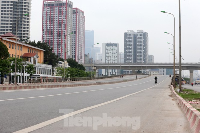 Nationwide social distancing empties Hanoi streets