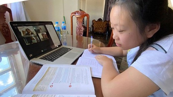 Hanoi removes fourth subject from high school exam due to Covid-19