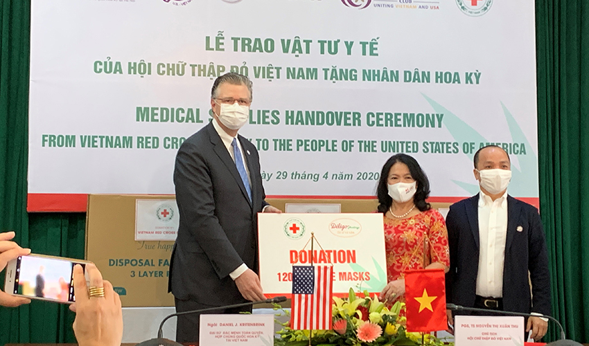 Vietnam donates another 420,000 medical masks to US