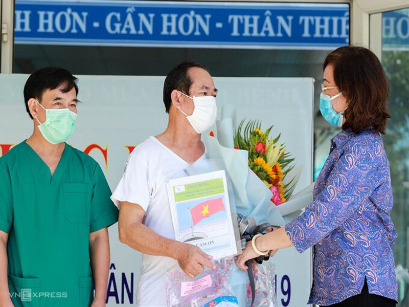 Last patient discharged from hospital, Danang free of Covid-19