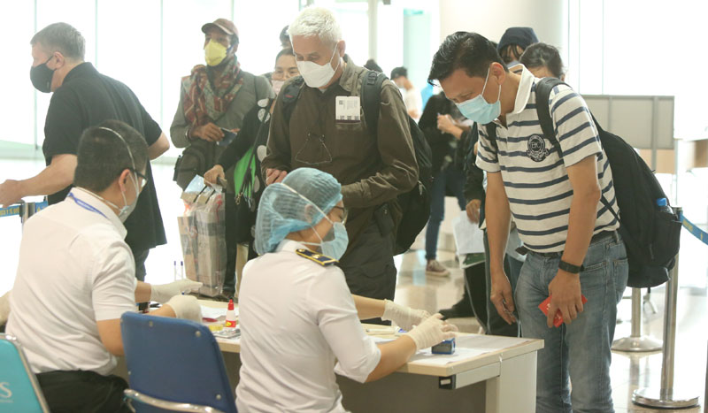 Vietnam welcomes foreigners but closely eyes Covid-19 infection risk