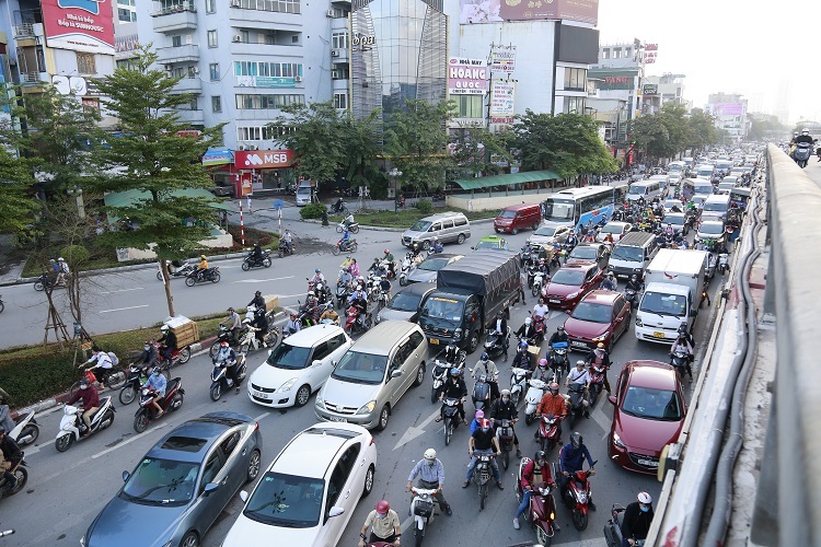 Hanoi focuses on infrastructure development to reduce traffic congestion