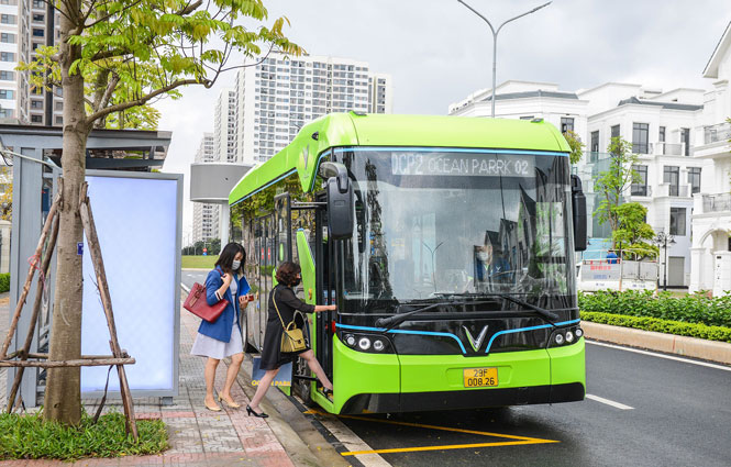 Smart electric bus is ready to serve Hanoi’s mass transit network