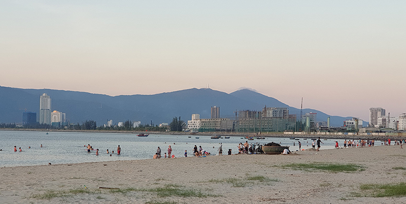 Swimming at public beaches in Danang banned amid rising Covid-19 transmissions