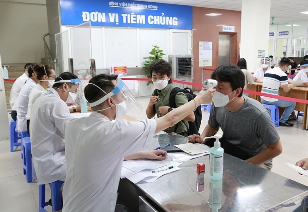 Fifty foreign correspondents vaccinated against Covid-19 in Vietnam